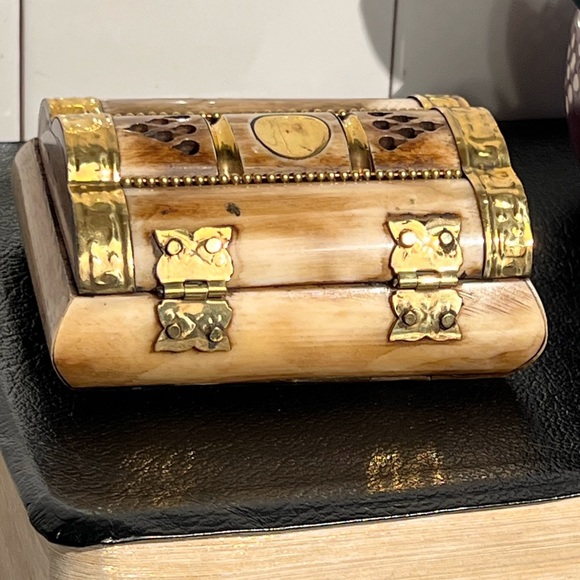 Vintage Camel Bone Brass Trinket Box India Jewelry Box Velvet Interior - Picture 2 of 7